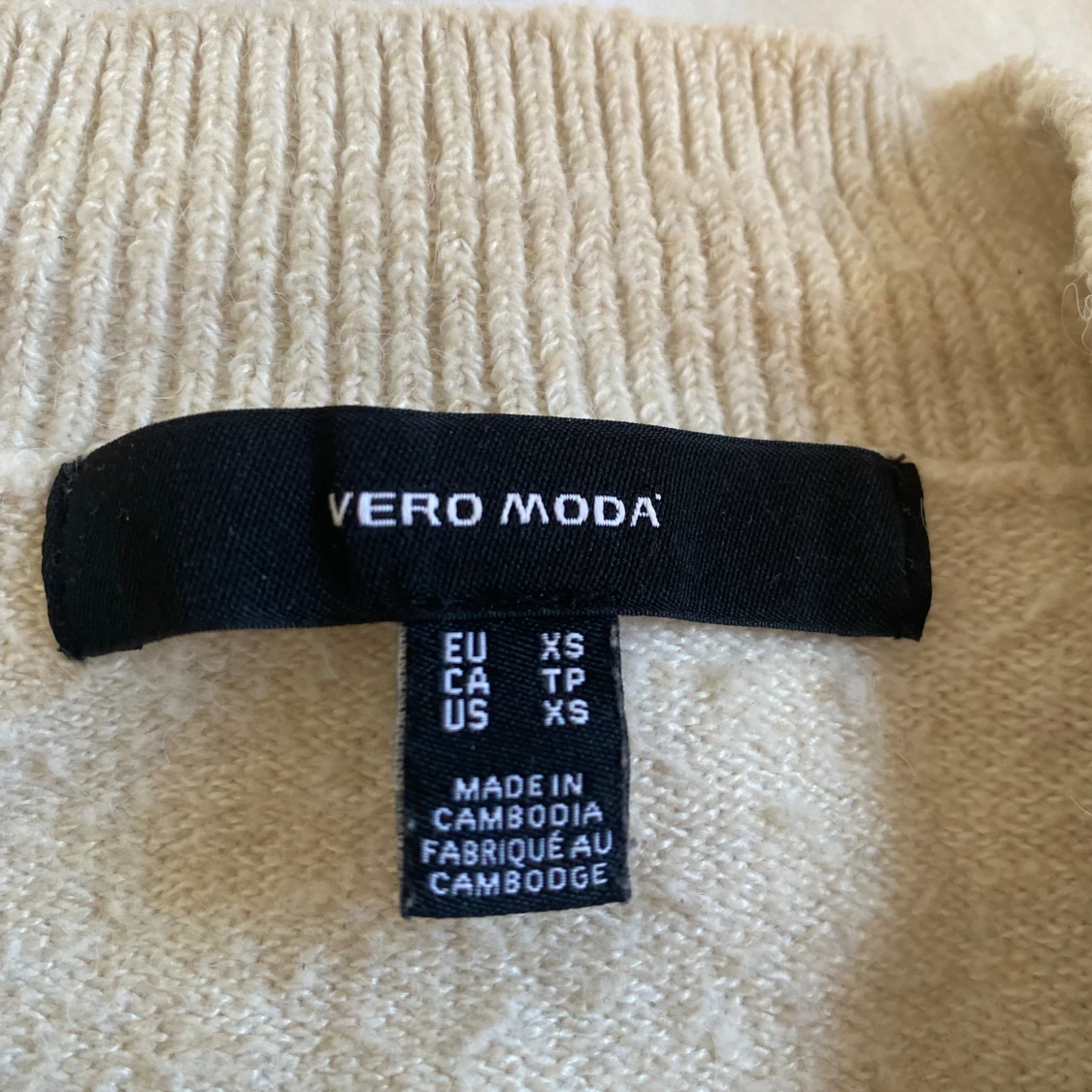 Beige stickat tröja - 90