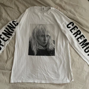 T-shirt långärmad  - Band-tshirt med Christina Aguilera i samarbete med opening ceremony 