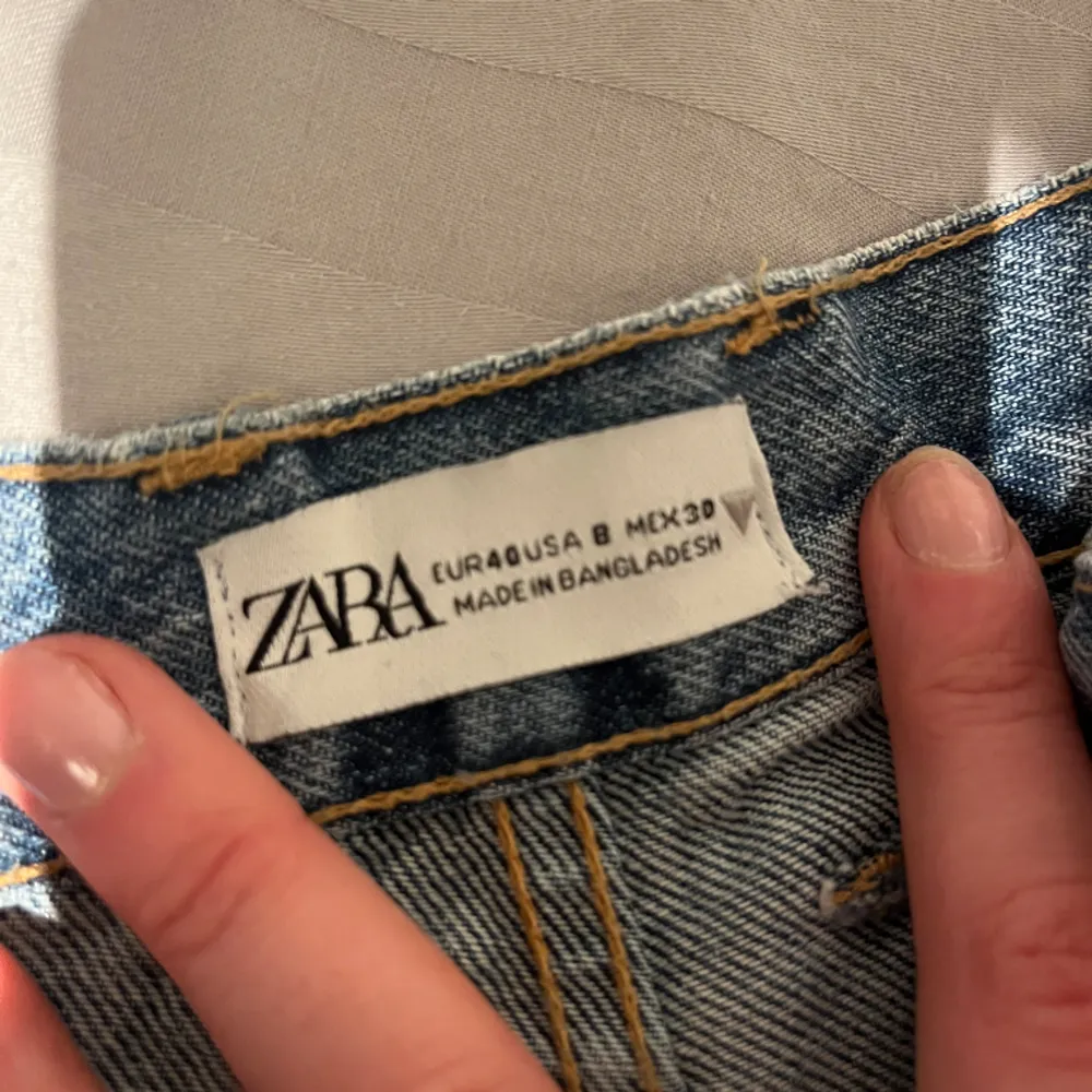 superfint skick!  från Zara, köpt i somras💞 . Shorts.
