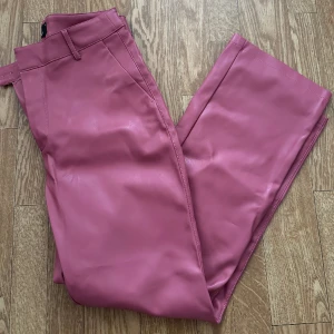 Rosa skinnbyxor Gina Tricot - Använt en gång, storlek 36. 180kr + frakt annars hämtas de i Eskilstuna 