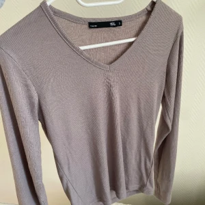 Topp - Bas topp från lager 157, aldrig använd💜💜