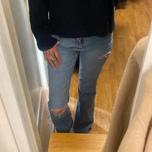 Jeans  - Jeans från pull & bear, knappt använda!
