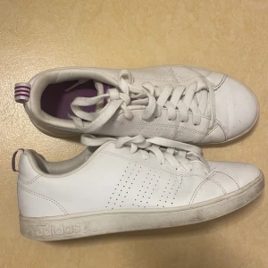 Adidas sneakers  - Storlek 39