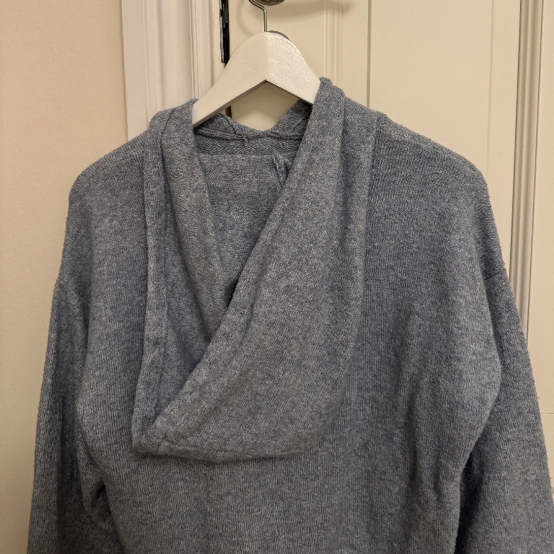 Stickad huvtröja - 90