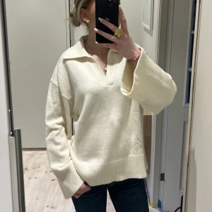 Stickad tröja  - Jättefin stickad tröja från ginatricot. Nästan helt oanvänd, använd 1 gång!  Köpare står för frakt! 