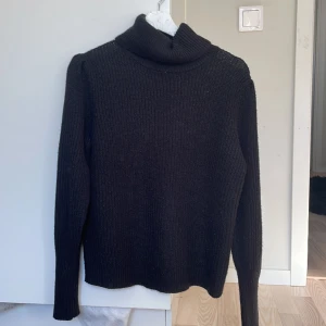 Stickad tröja  - Kommer ej till andvändning