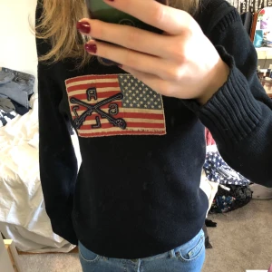 Klassisk Vintage Ralph lauren tröja - Fin exklusive Ralph lauren tröja som jag köpt på här på plick. Den är bomull hör av dig om du har frågor eller vill se bilder på mer taggar, pris kan diskuteras. Storlek S men jag tror den skulle passa på nån som har xs och M också! 💗
