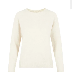 Stickad tröja  - Stickad tröja i bra skick, använda några gånger. Köpt för 249kr. Inte så nopprig 