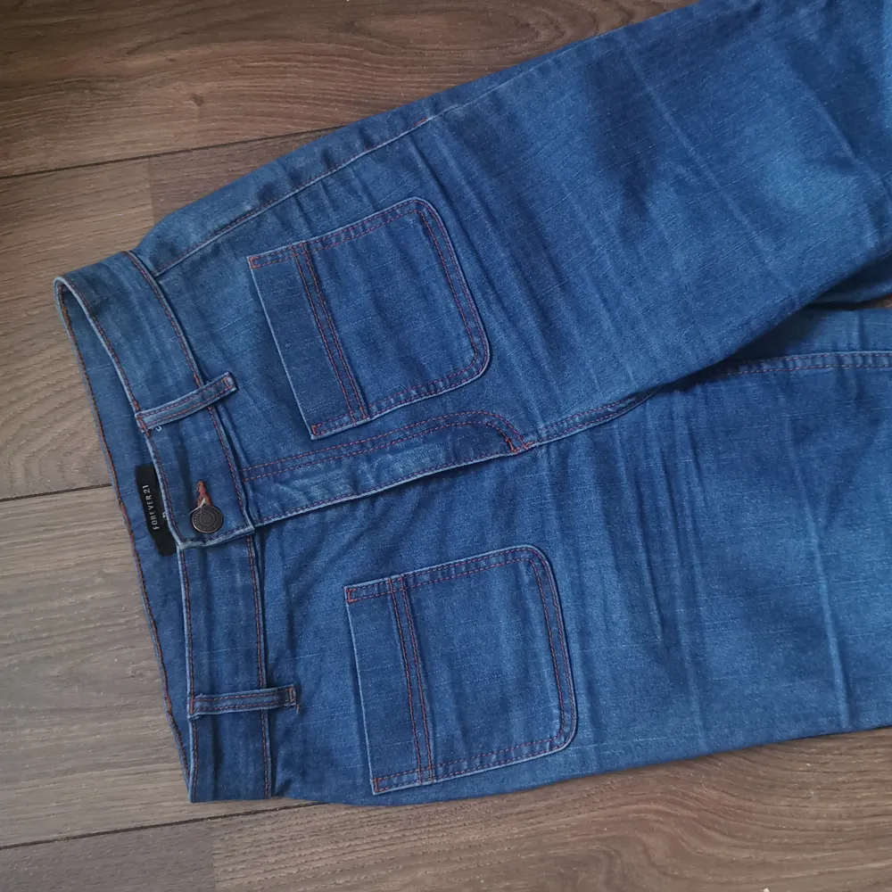 Säljer nu mina favvo 70-tals flare jeans från forever 21. De är i storlek 34 men väldigt stretchiga så passar nog 36 också. Nypris 599kr. (lånat bilder) . Jeans & Byxor.