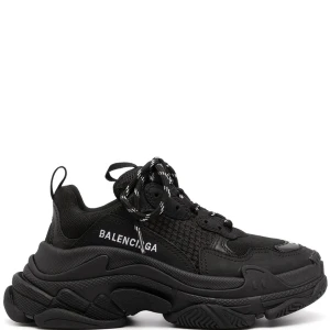 Balenciaga Triple S 38. - Balenciaga sneakers i stlk 38, köpa i London, använda ca 5-10 gånger men ser nya ut. Nypris - 10 000. (Bilder från internet)