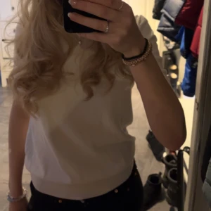 zara tröja - säljer mina fina vita fin stickade tröja ifrån zara!!