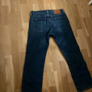 Levis 501 - Snygga Levis 501 i färgen blå. Säljer de eftersom de är för små för mig så kan tyvärr inte prova de på. Men ifall ni har någon minsta fundering är det bara att skriva. Priset går alltid att diskutera