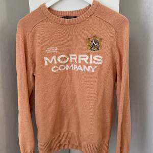 En fräsch och härlig Morris tröja i storlek S.