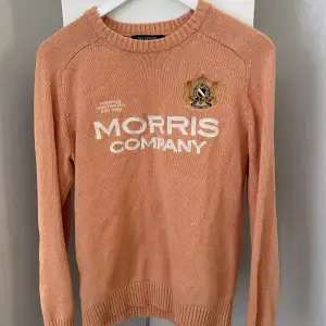 En fräsch och härlig Morris tröja i storlek S.