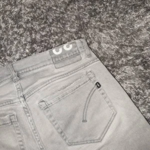 Dondup jeans  - Dondup Jeans i fint skick dem är storlek 32/32 men sitter som 30/32