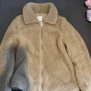 Teddyjacka - Fin jacka ifrån hm i jättebra skick! 