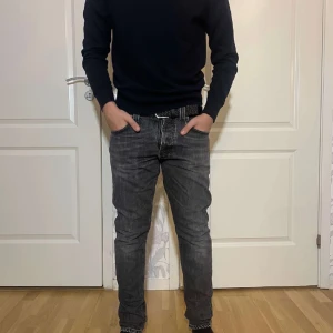 Nudie jeans grim tim - Svarta nudie grim Tim jeans. Storlek 30 W och 32 L. Vid frågor eller funderingar är det bara att skriva!
