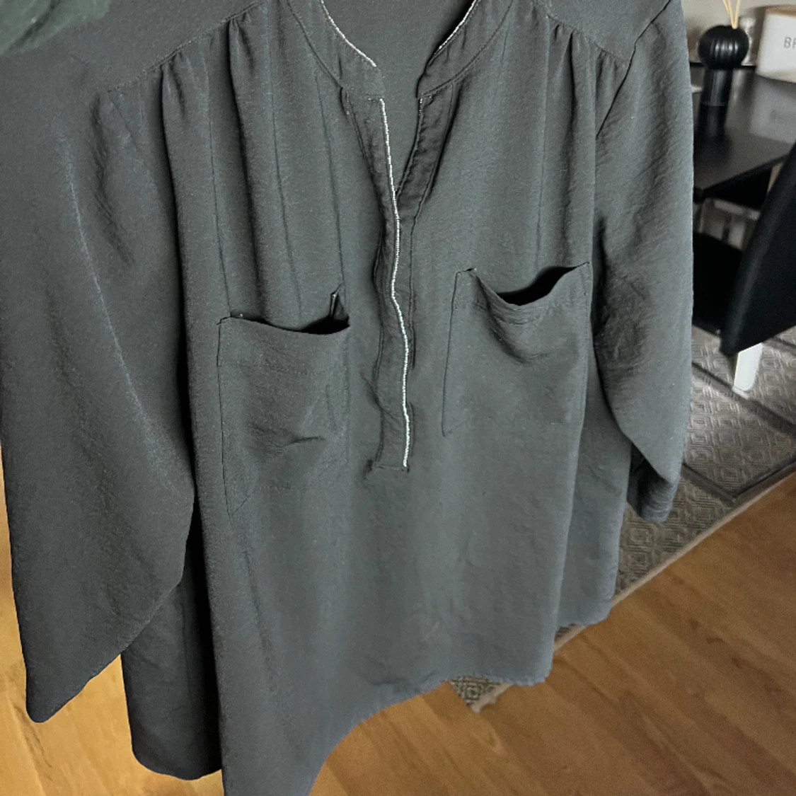 Skjorta med små silver detaljer  - 91