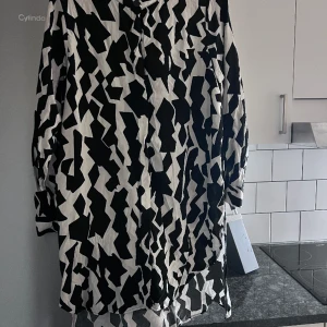 Skjortklänning  - I väldigt bra skick,knappt använd.Behöver strykas. 