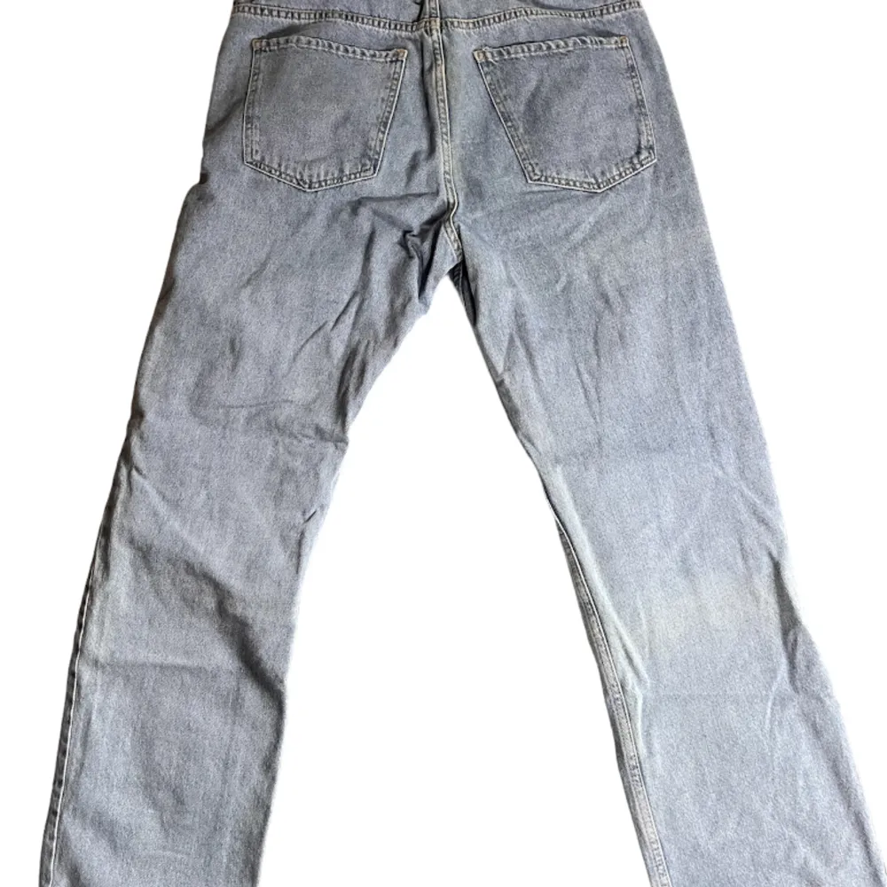 Trevig fit och hög kvalite✅- storlek 32/32 - inga som helst skador eller fläckar 👖- pris diskuteras gärna 💷. Jeans & Byxor.