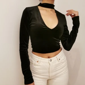 Svart topp i stl XS/S - Svart topp i stl XS/S. Fint skick! 