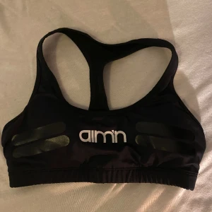 Aimn sport bh - Fint skick, använd enstaka gång. Tycker den är lite liten i storlek.
