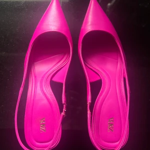 Klackar - Rosa klackar från Zara storlek 38🩷 Nyskick och HELT oanvända!!