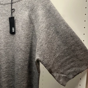 Kortärmad stickad tröja - Lager157 - Säljer den här populära tröjan från Lager157 med korta ärmar. Aldrig använd med prislappen kvar. 