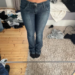 lågmidjade butcut jeans - snygga lågmidjade butcut går ej att hitta i butik löngre 
