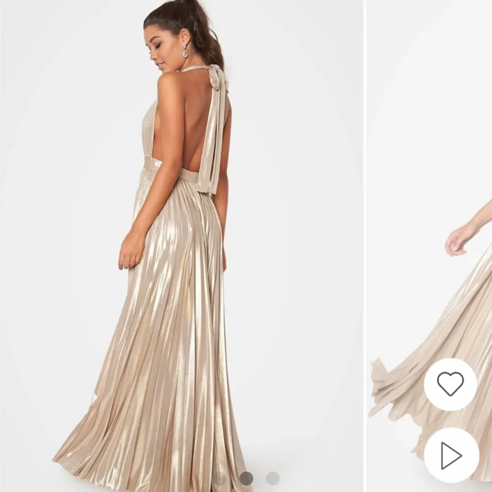 Deep V neck metallic Dress GODIVA- från bubbleroom.  Supersnygg guldig balklänning i storlek xs. Jag är 165 cm lång och klänningen passar i längden även för någon som är längre eller kortare. Har alldrig använt och prislappen sitter kvar. ❤️. Klänningar.