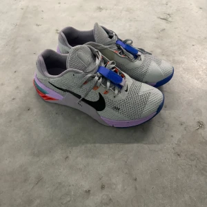 Träningsskor Nike metcon 7 - Passade tyvär inte mig på det sättet jag hade önskat, använda 2-3 gånger   US9,5 EU43 UK8,5