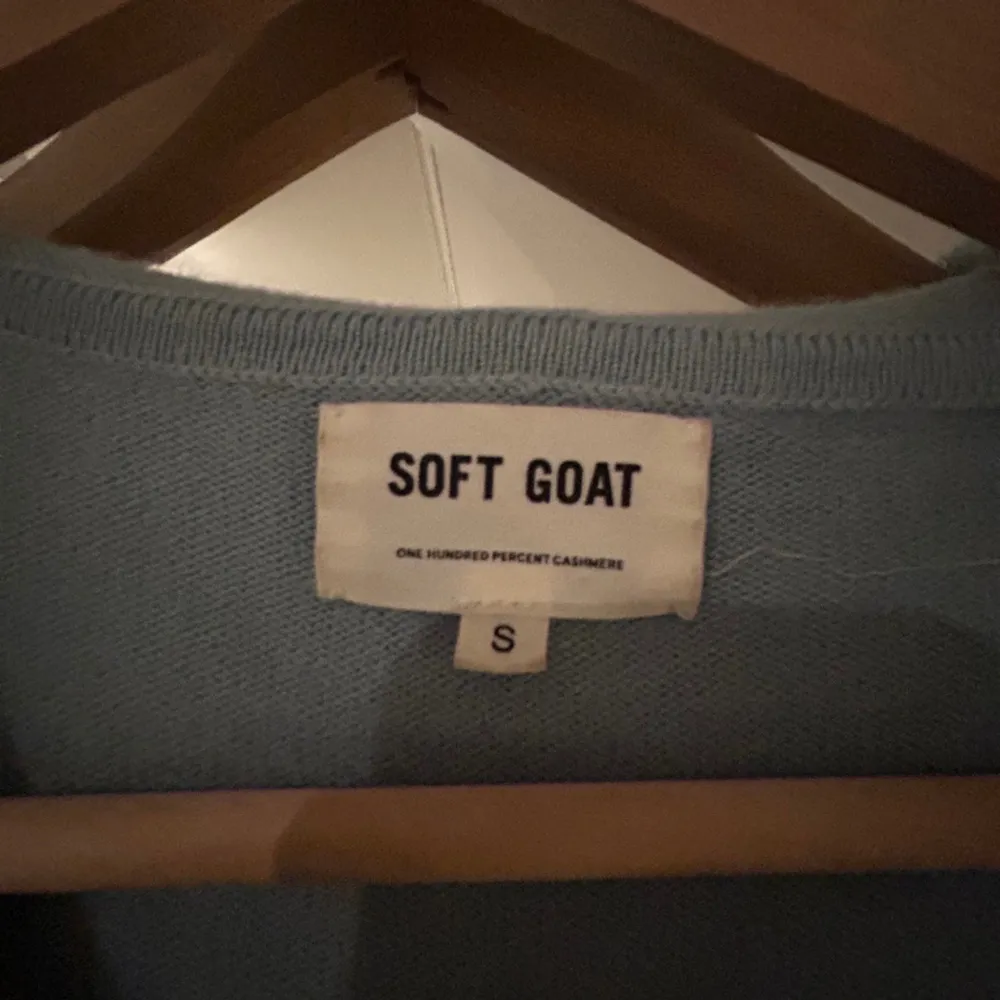 säljer den här jätte fina och unika soft goat tröjan. använd sparsamt. . Tröjor & Koftor.