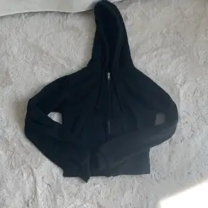 Snygg zip hoodie från hm divided i storlek XXS. Frakt ingår i priset💕. Ny tvättad💕