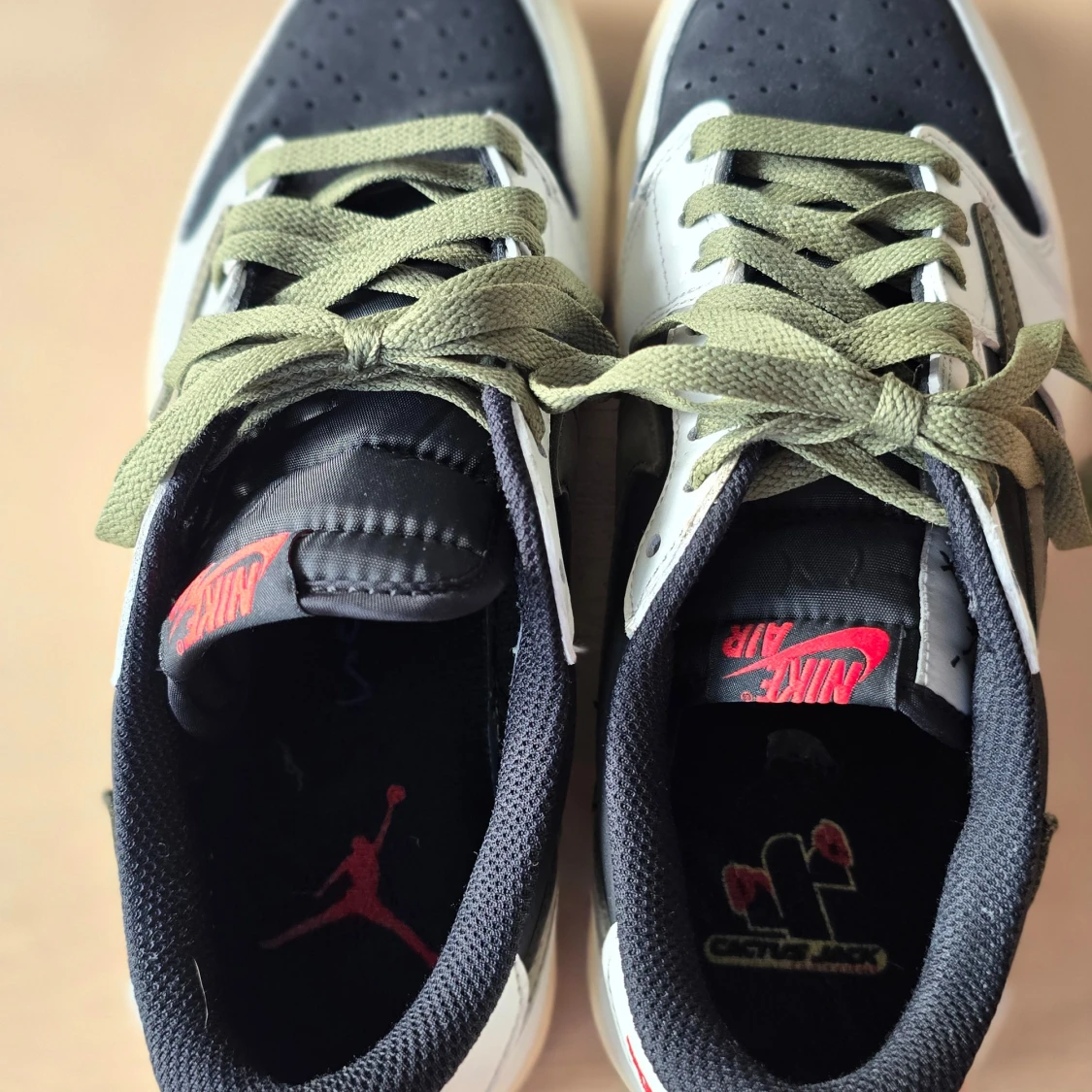 Travis scott air jordan 1 low olives - 92
