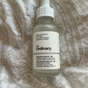 Ett serum från the ordinary  - Väljer att sälja de då den inte passar min hud😊