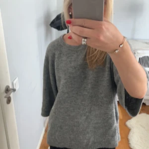 Lager157 stickad  - Stickad tröja med trekvartsärm från Lager157🩶 Använd ett fåtal gånger, väldigt bra skick! 