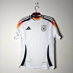 Tysklandtröja - Kan fixa TRYCK PÅ RYGGEN, nummer och namn! Säljer denna snygga Tyskland  hemma tröja, helt oanvänd ny skick, har den i stolek S & M ! Hör av er