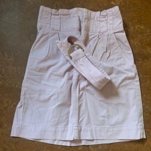 Lila kjol - En jeans kjol med bälte