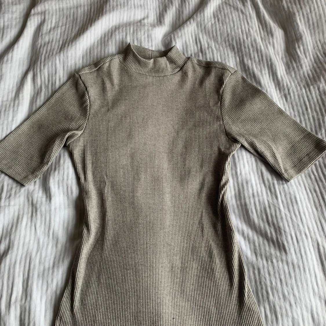 Grå trekvarts tröja