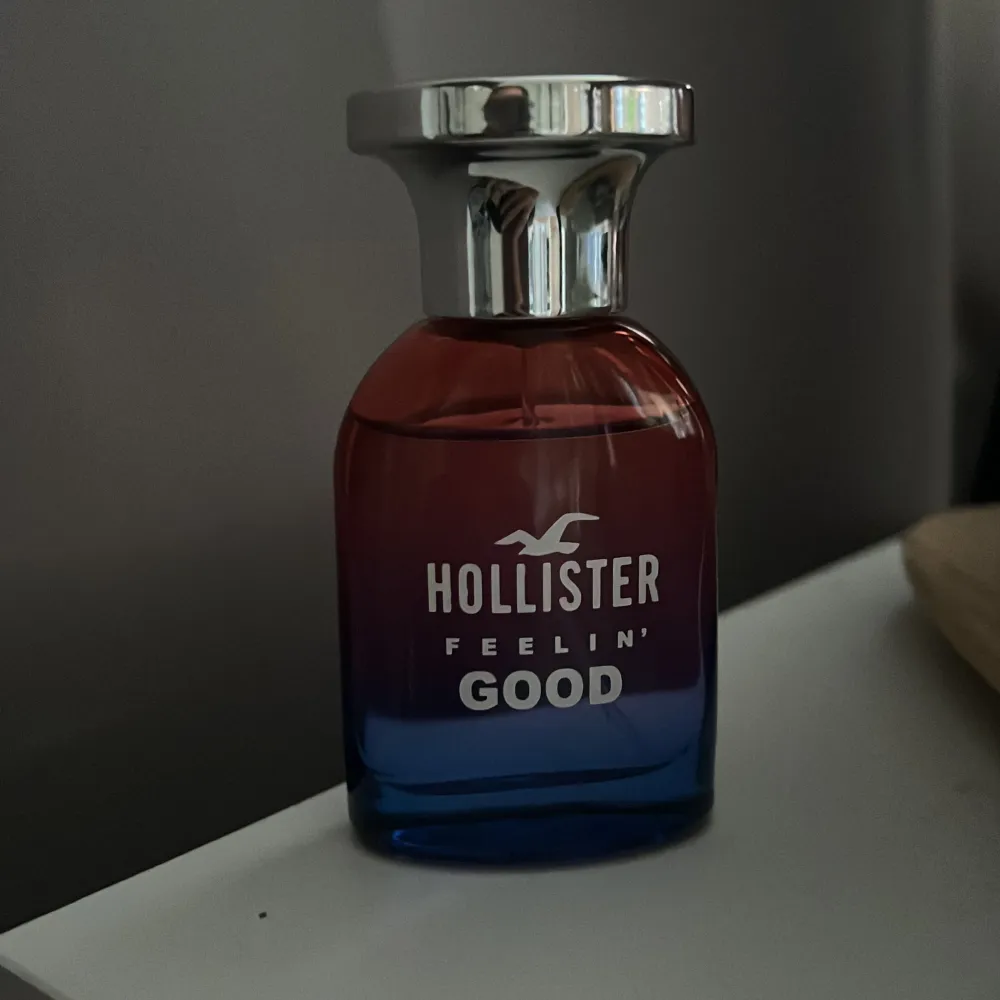 Parfym från hollister som inte kommer till användning längre,har använts men nästan hela kvar💕30 ml. Skönhet.