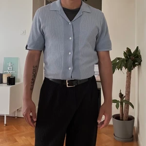 Rag & Bone Harvey Cotton Knit Camp Shirt - Harvey Cotton Knit Camp Shirt Size - S 73% Cotton 21% Viscose 6% Nylon Buttons at center front Suede Rag and Bone cuff tab at wearer's right sleeve Near new (3-4 wears)