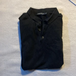 Peakperformance piké M - Svart Peakperformance. Stolek M skick 7/10. Säljer för 250kr