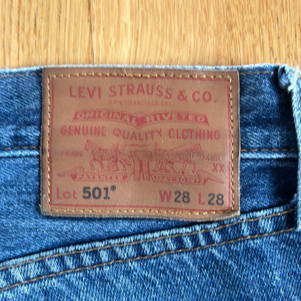Ett par Levis 501 jeans i st 28/28 för endast 149kr Nypris 1200kr. Farkut & Housut.