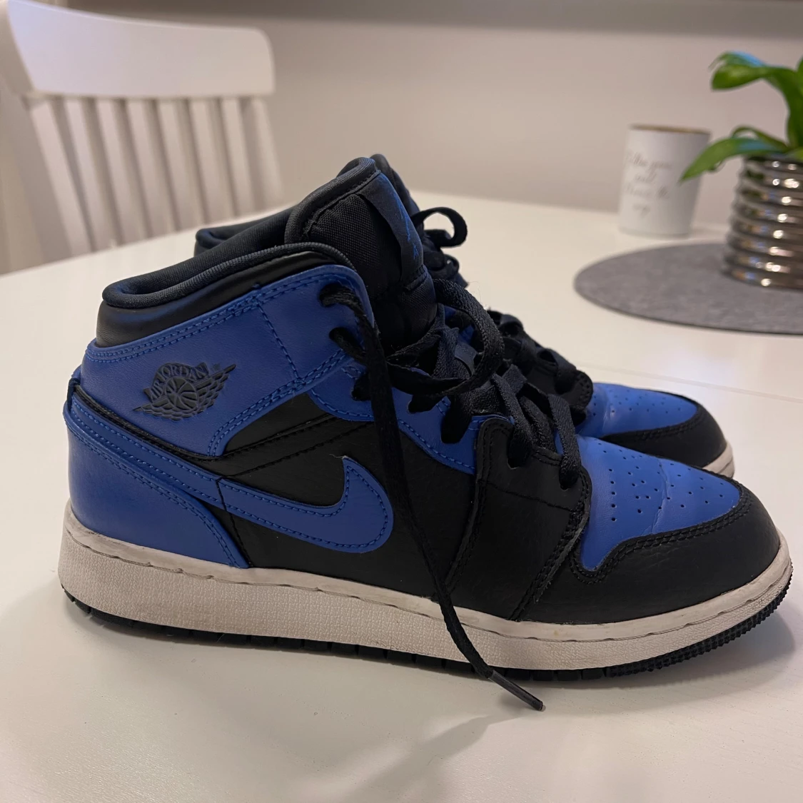 Jordan 1 mid Royal Blue  - 92