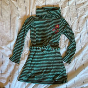 Långärmad tröja barn - Långärmad tröja barn, passar barn 4-5 år, fint skick