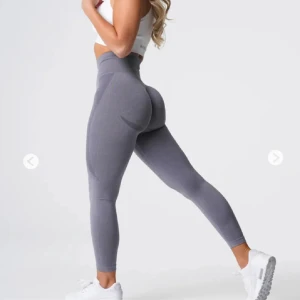 Nvgtn thigts - Nvgtn thigts. Fint skick i storlek S.