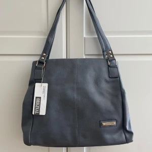 Skolväska - Jätte snygg skolväska. Aldrig använt och har i fler färger! (Kolla sista bilden) 