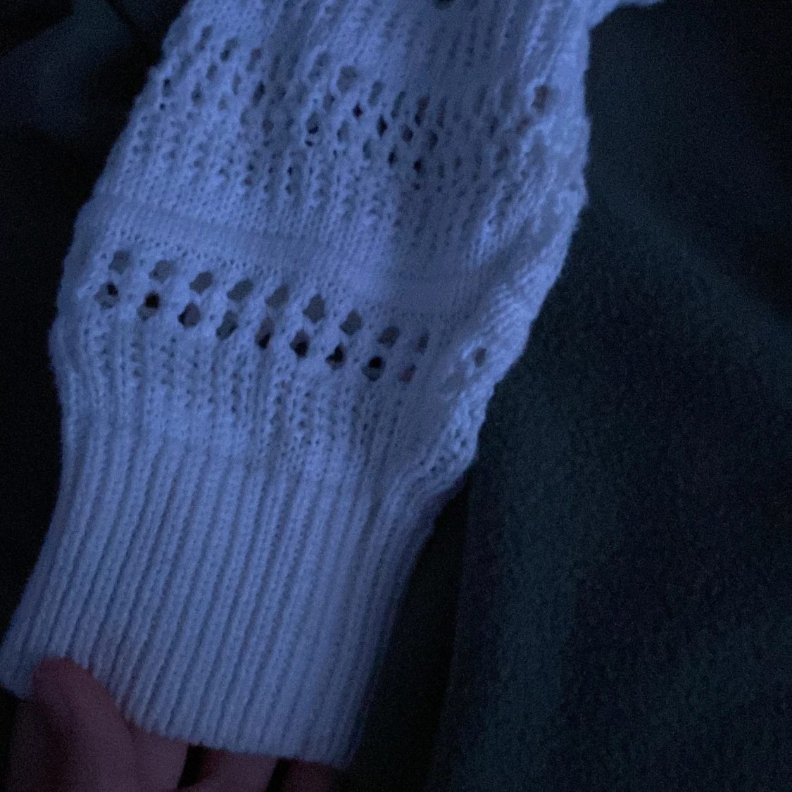 Tjocktröja med hål - 91