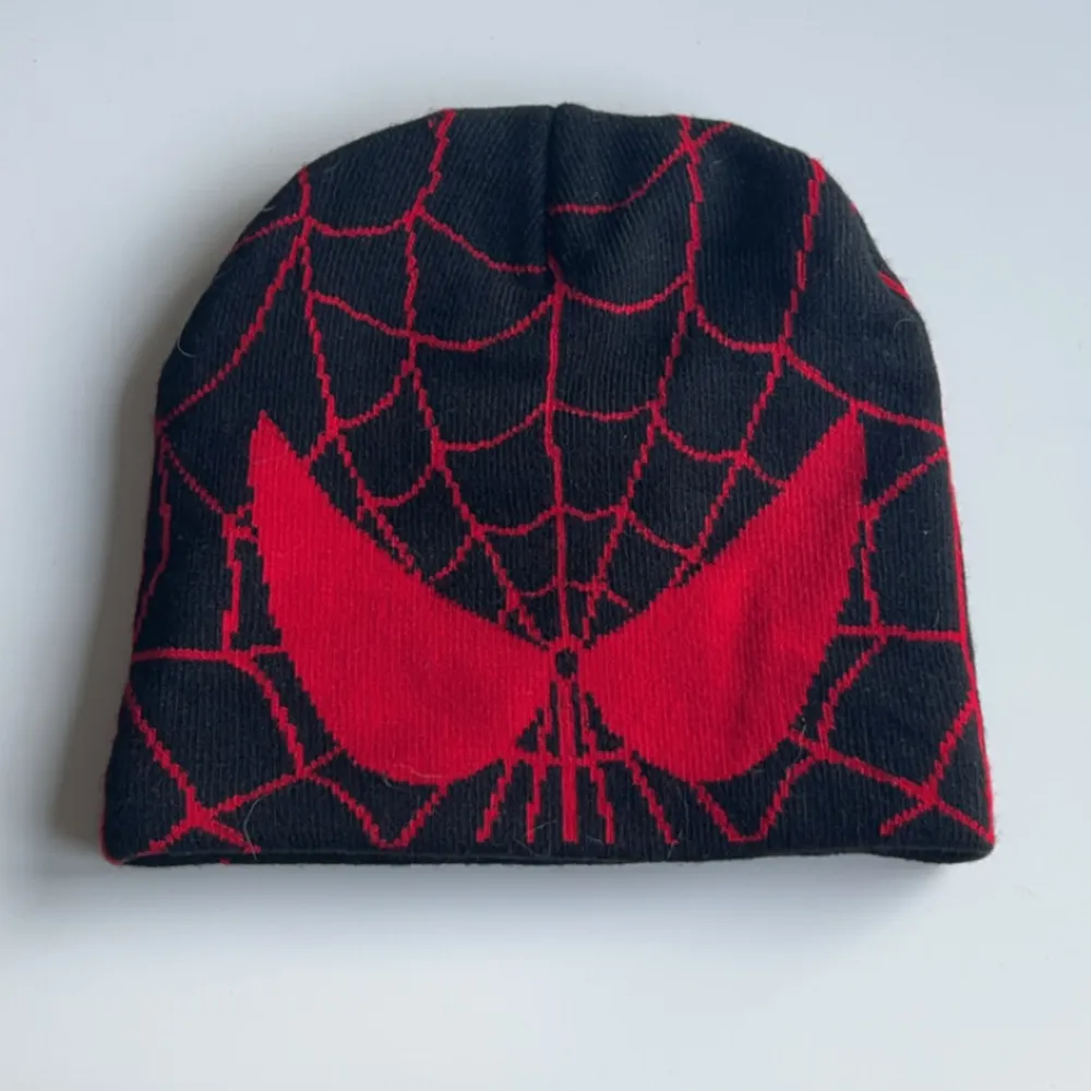 as cool spiderman mössa jag köpt second hand, knappt blivit använd!! <3. Accessoarer.