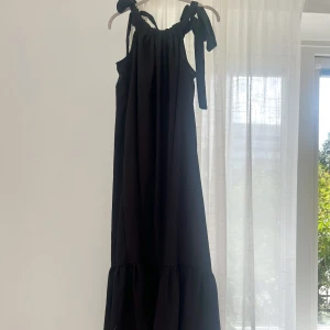 Maxiklänning  - Maxiklänning i fint skick